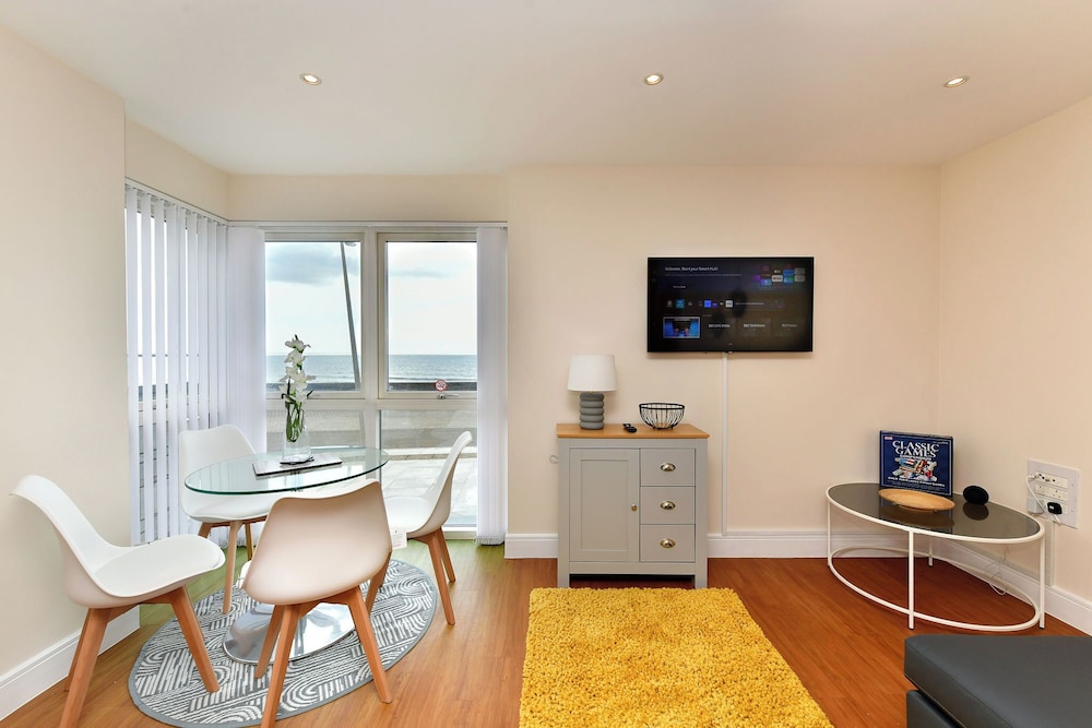 Just Stay Wales - Meridian Bay view 3