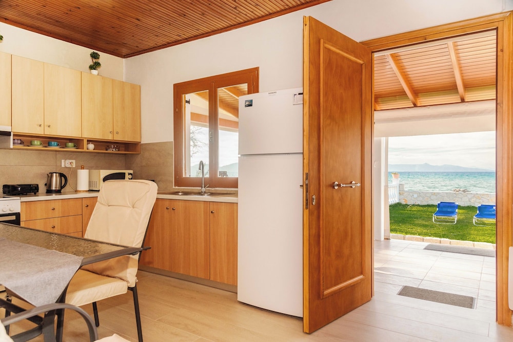 Sea Breeze Oasis-Tranquil Coastal Escape