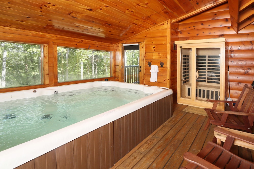 Skinny Dippin 1 Br cabin by RedAwning