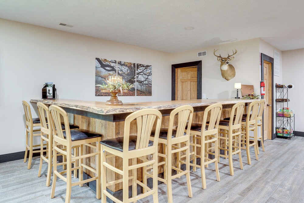 6 Mi to Main Street: Dog-friendly Home in Dover!