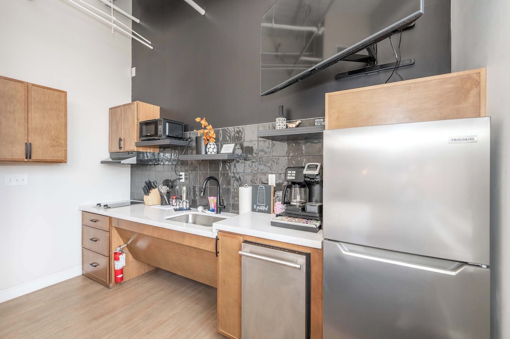 The 333 Suites 304 Stay for 2