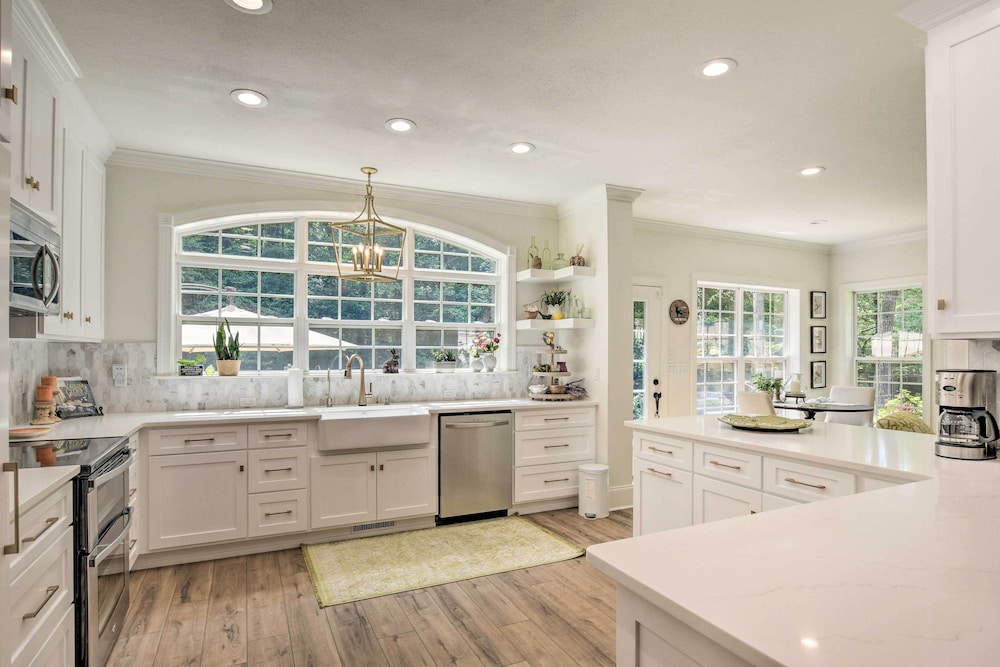 Butterfly Creek Columbus Estate on 3 Acres! view 2