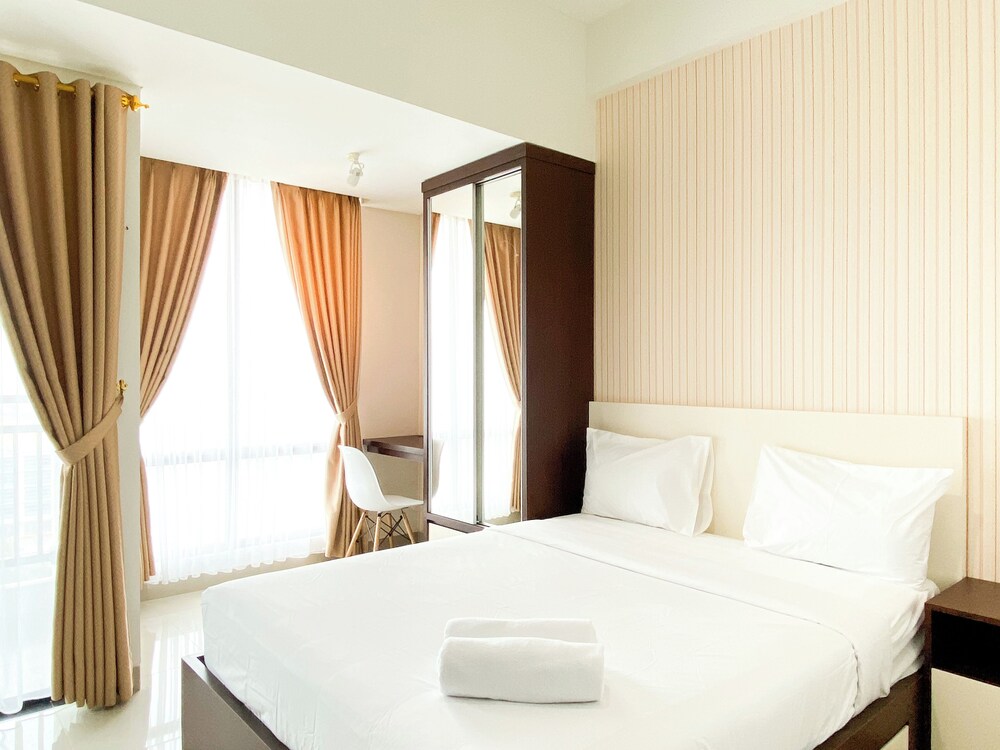 Homey And Nice Studio At Lrt City Bekasi Apartment