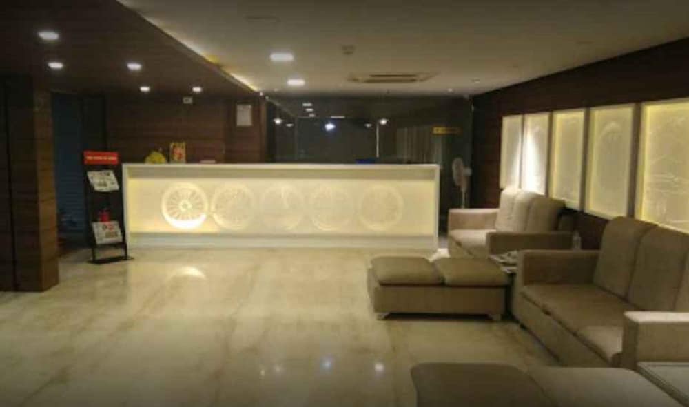Lobby & Reception