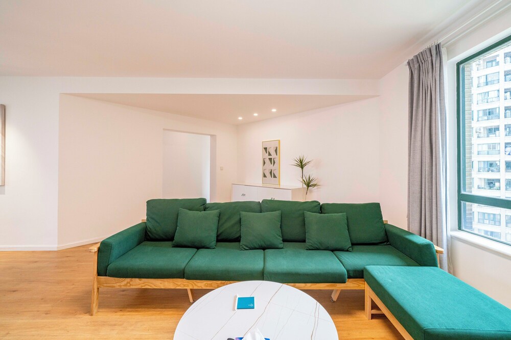 Tyms Spacious 4BR 2BA Apt Xujiahui