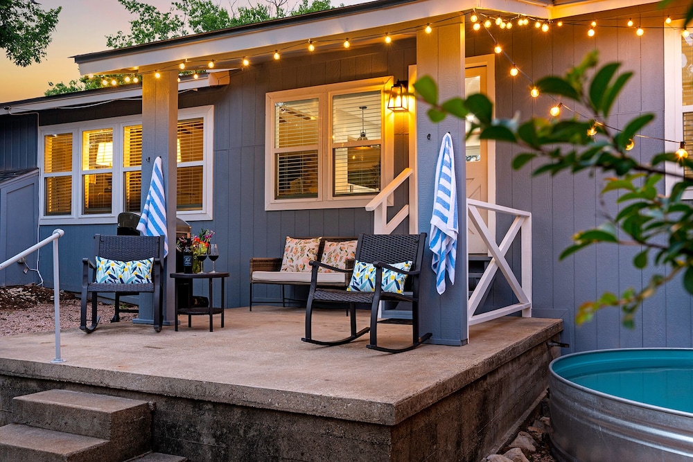 Luxurious Haus With Firepit & Cowboypool - 6 Mins to Fred