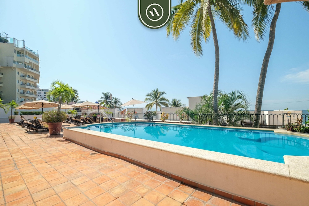 Condos with Pool - Near to the Beach