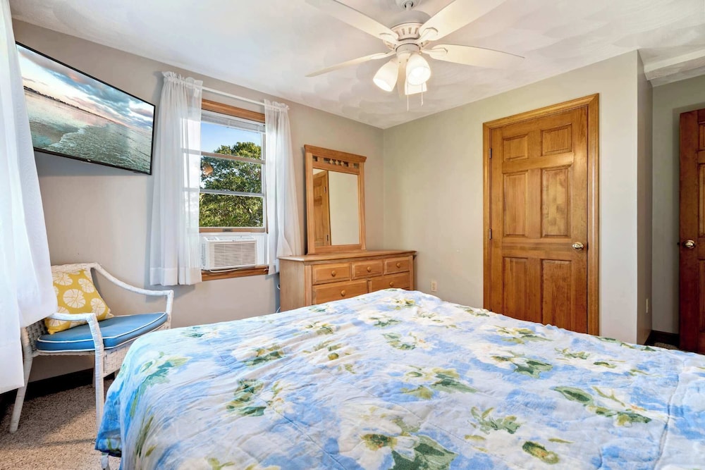 Nubble View Home for 10