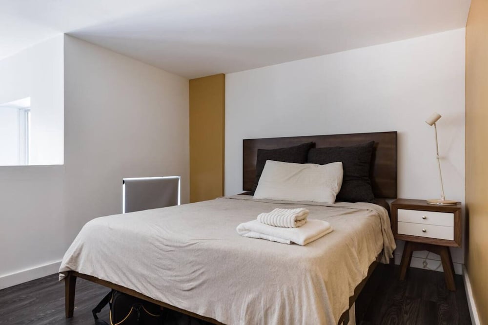 Dekalb by Rove Travel Duplex Loft w Terrace