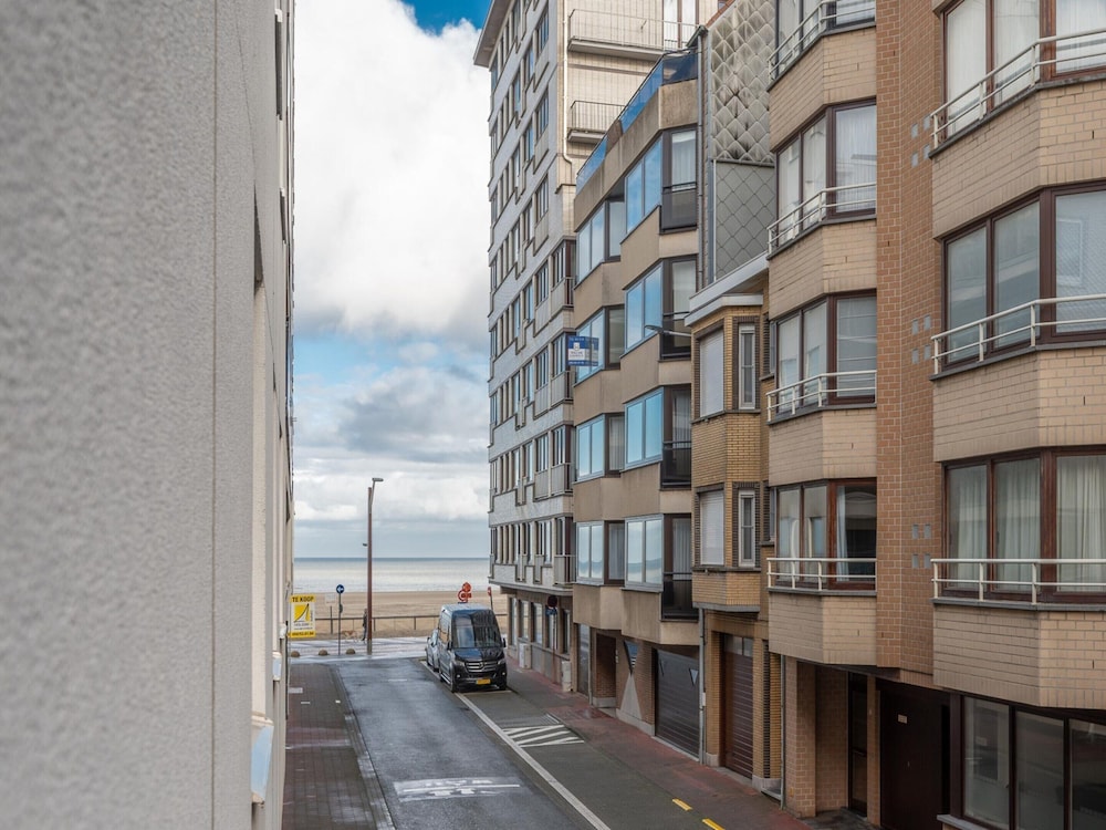 Apartment in Heist Near the Beach