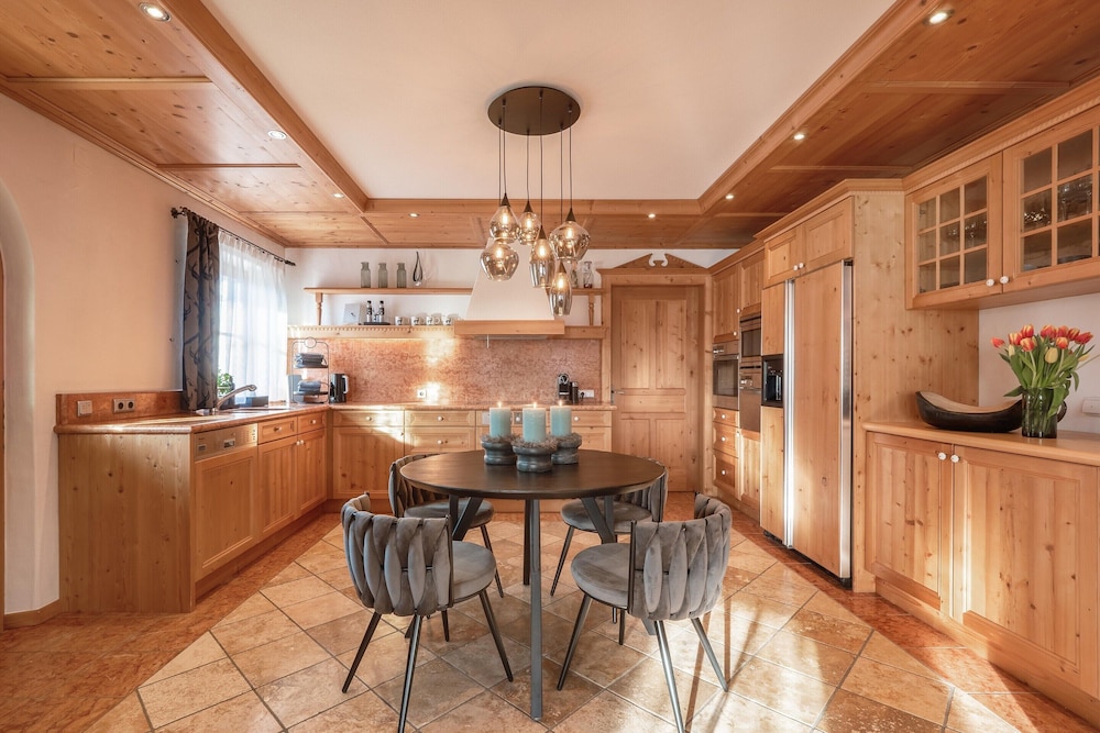 Elegant Chalet Near Slopes & Village