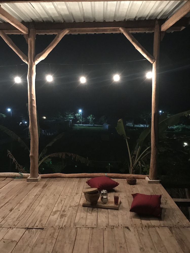 De Chicktoria Hostel and Lounge view 3