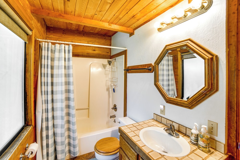 Hot Tub, 1 Mi to Beach: 12-acre Fort Bragg Cabin!