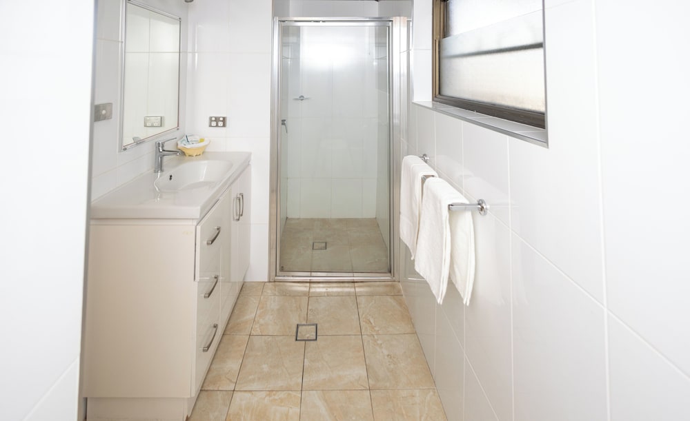 All Travellers Motor inn
