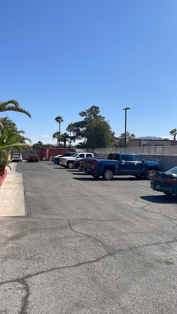 Crown Motel