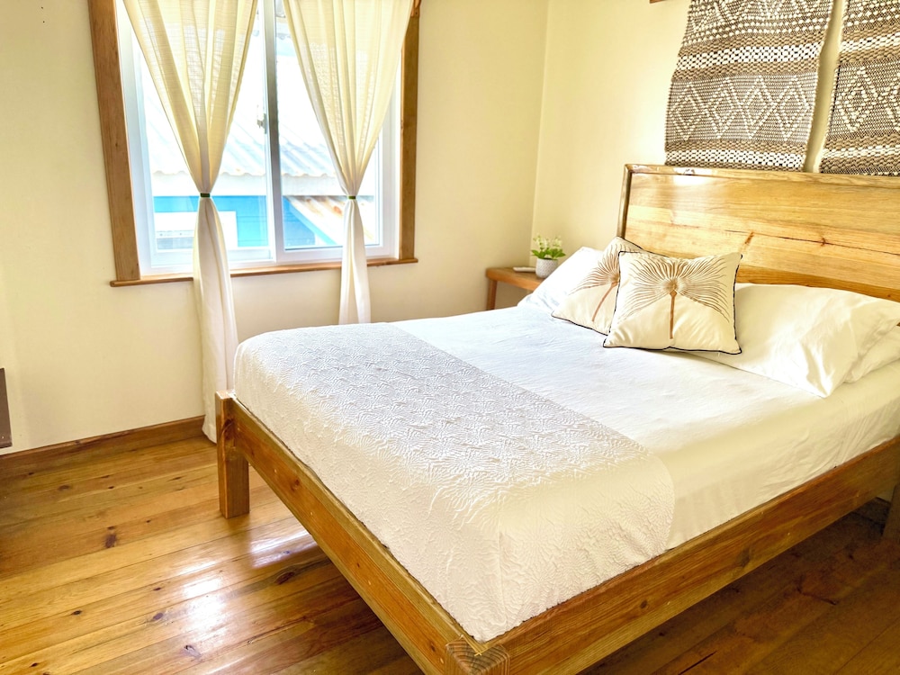 Utila Seabreeze Vacation Apartments