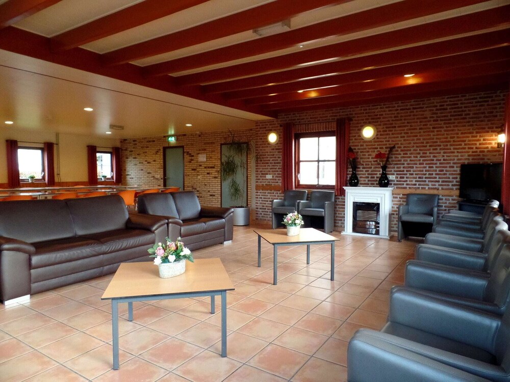 Big Holiday Home Near the North Sea Beach view 2