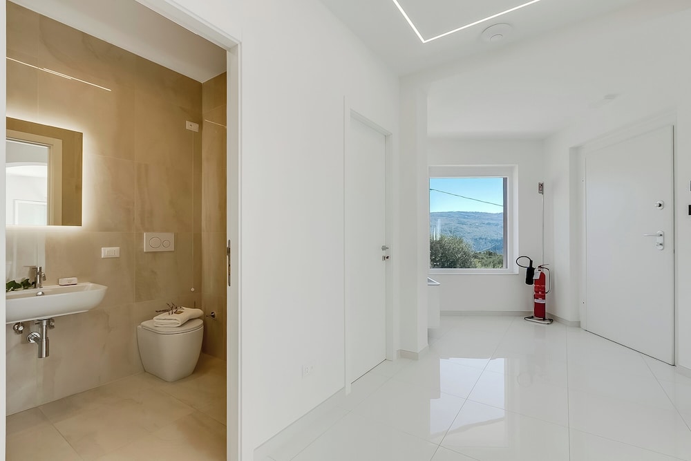 Villa Chimera White With Panoramic Pool