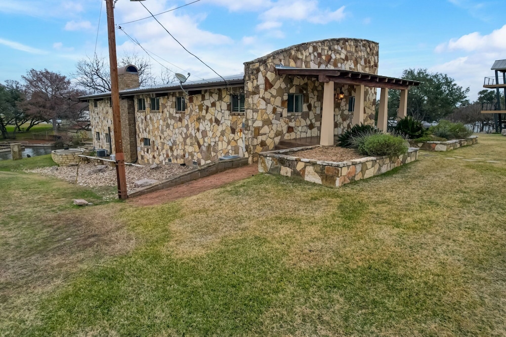 Hillview Estate