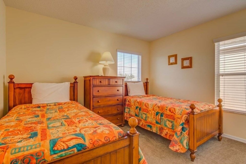 Game Room Private Pool & Spa! 4 Bedroom Home by RedAwning