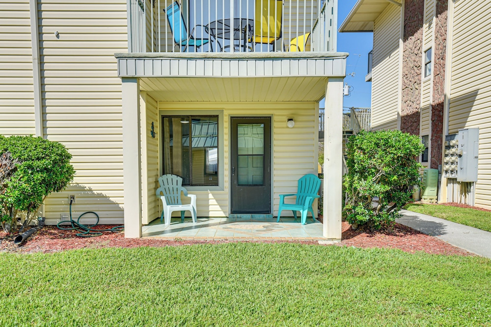 < Half-mi to Beach: Quaint Destin Condo