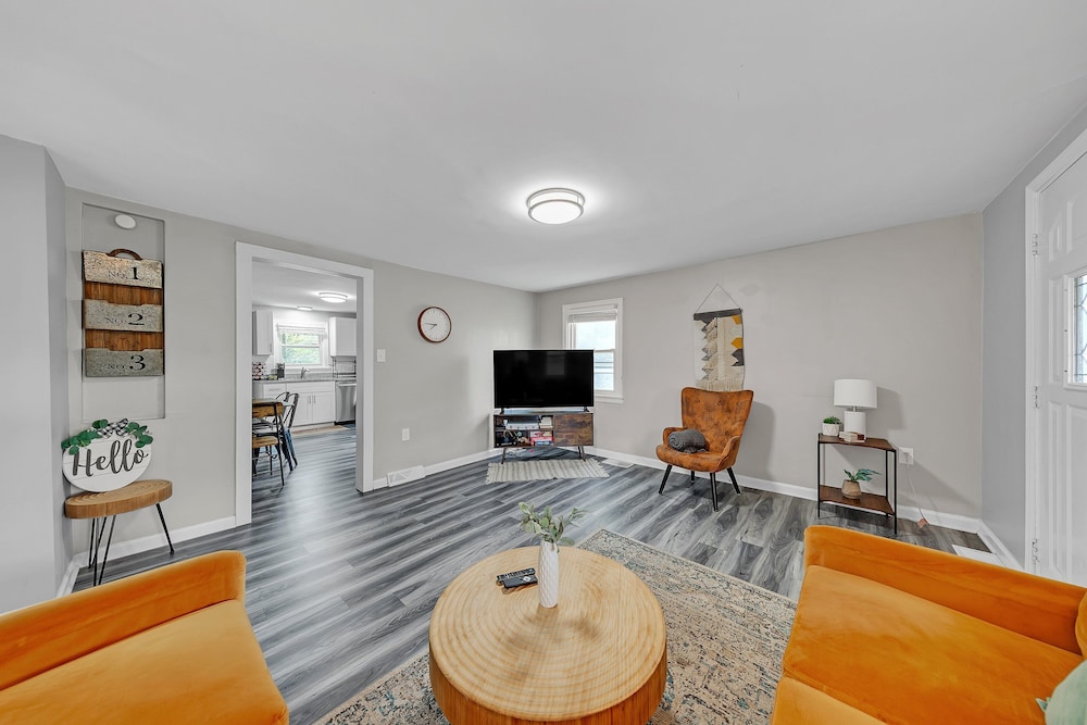Pet-friendly 4br Near Kennywood & Pittsburgh 4 Bedroom Home