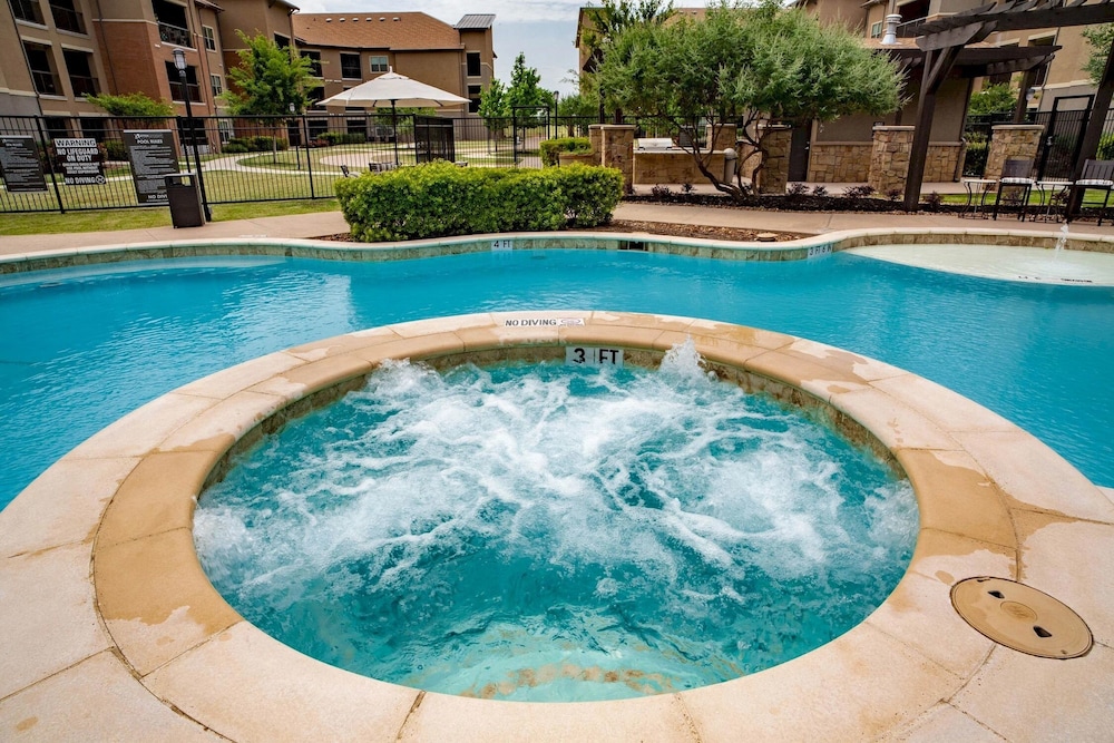 Landing Furnished Apartments near East Arlington