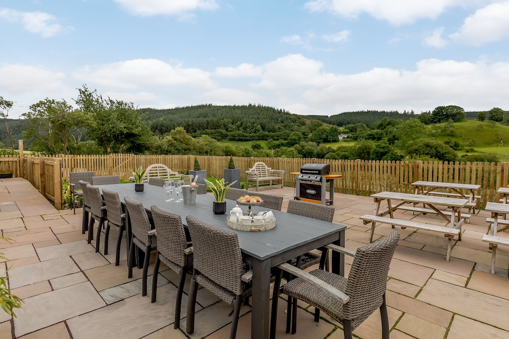 The Grousemoor Country House