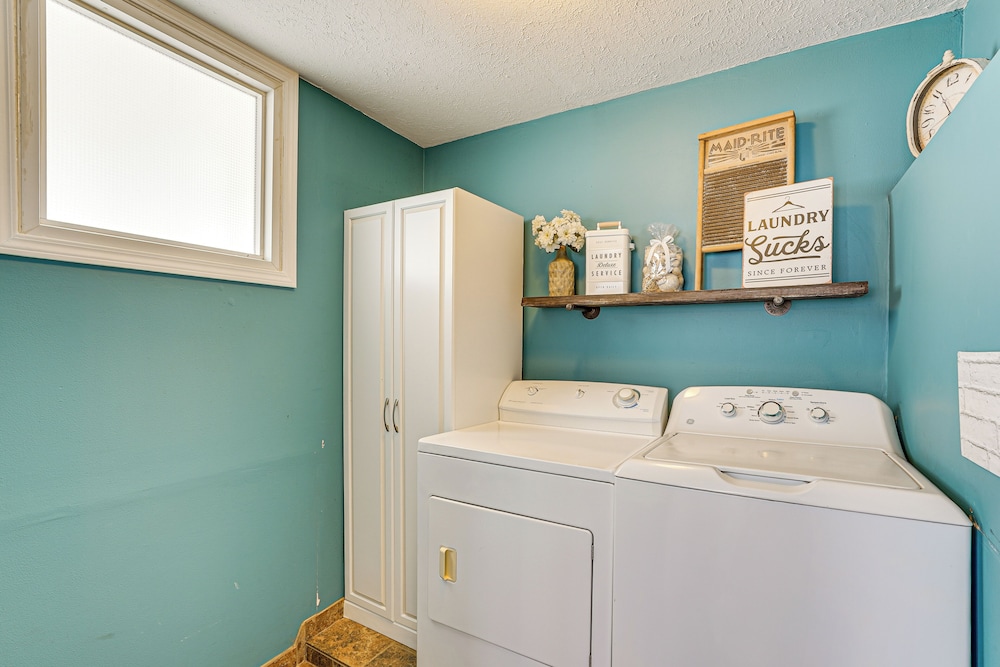 Home w/ Fenced Backyard, 6 Mi to Dtwn Louisville!