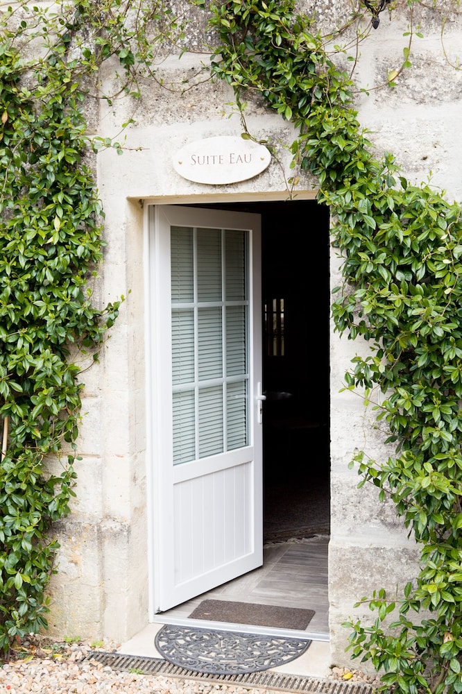 Château Latour Segur Suites & Spa