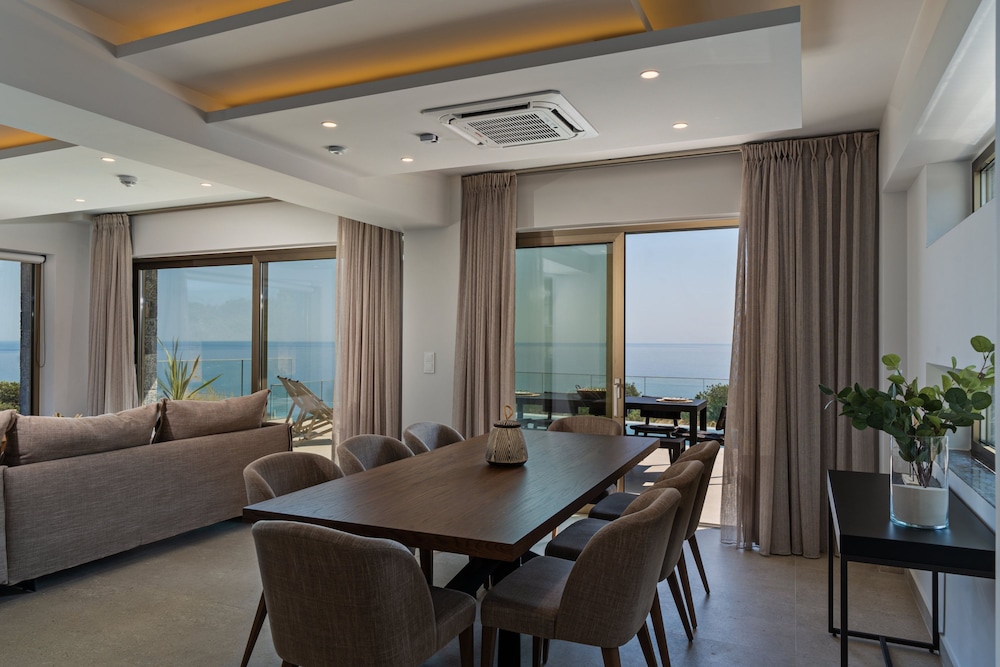 Skyfall Villas - With 12 Bedrooms