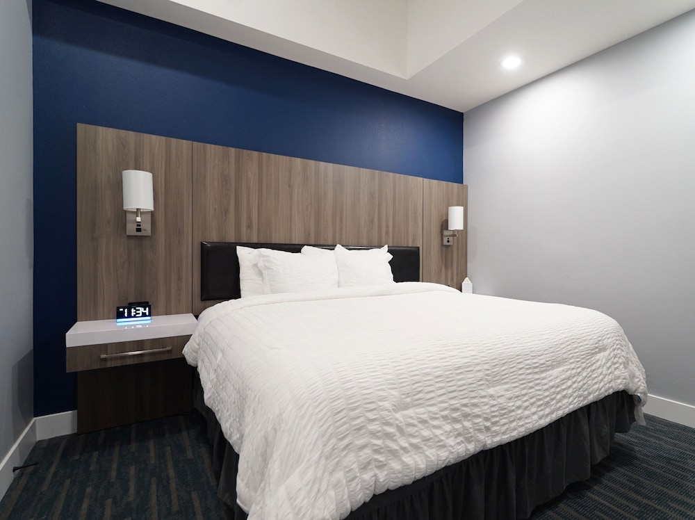 BayVue Hotel, Resort and Suites view 3