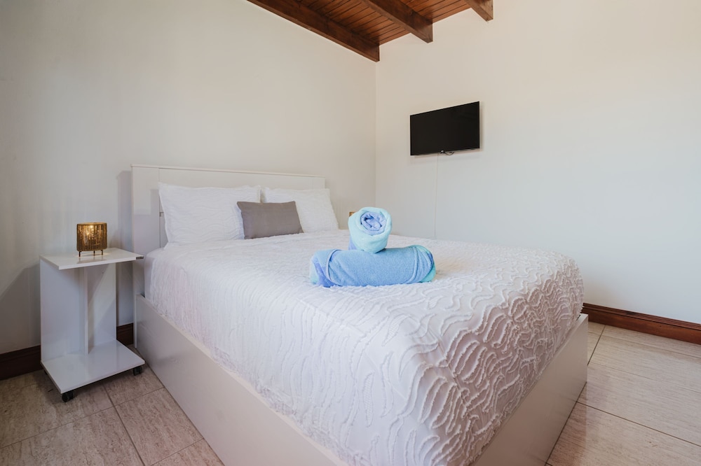 5 Bedroom Villa With Amazing View of Aruba Nature