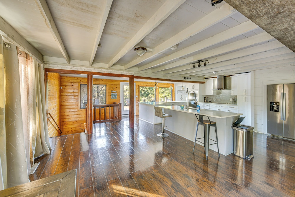 Game Room, Trails! 30-acre Lakefront Streetman Gem