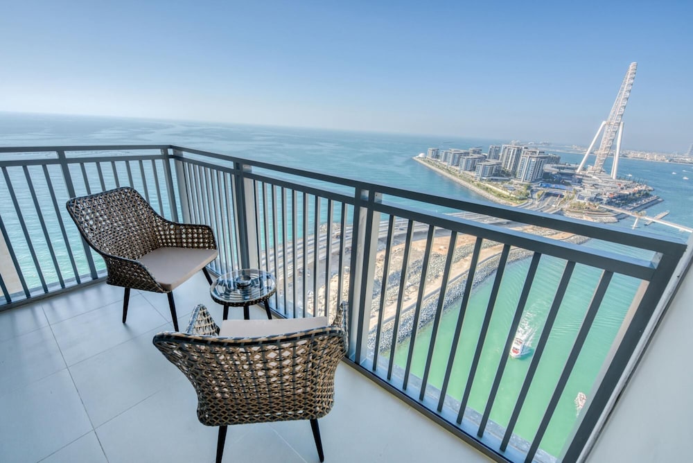 Exclusive Sea View Apartment on the Arabian Gulf