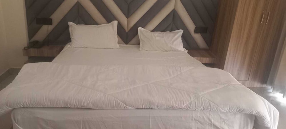 Hotel Riyansh
