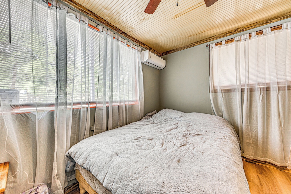 < 1 Mi to Grindstone Lake: Cabin w/ Large Yard!