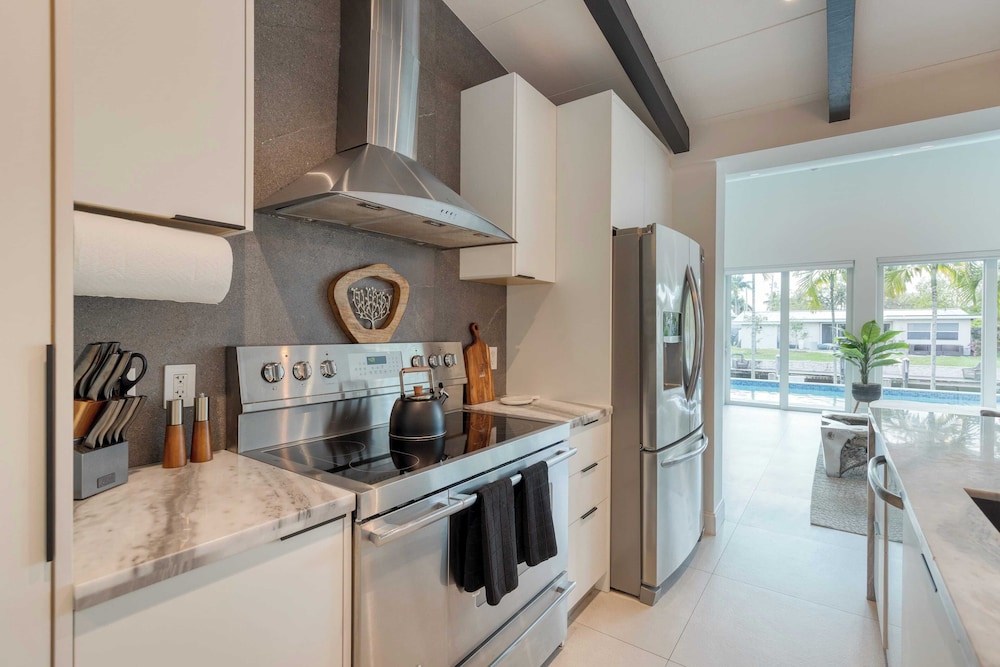 Luxury Waterfront Home w/ Pool, Hot Tub & Dock Near Las Olas Gulfstream