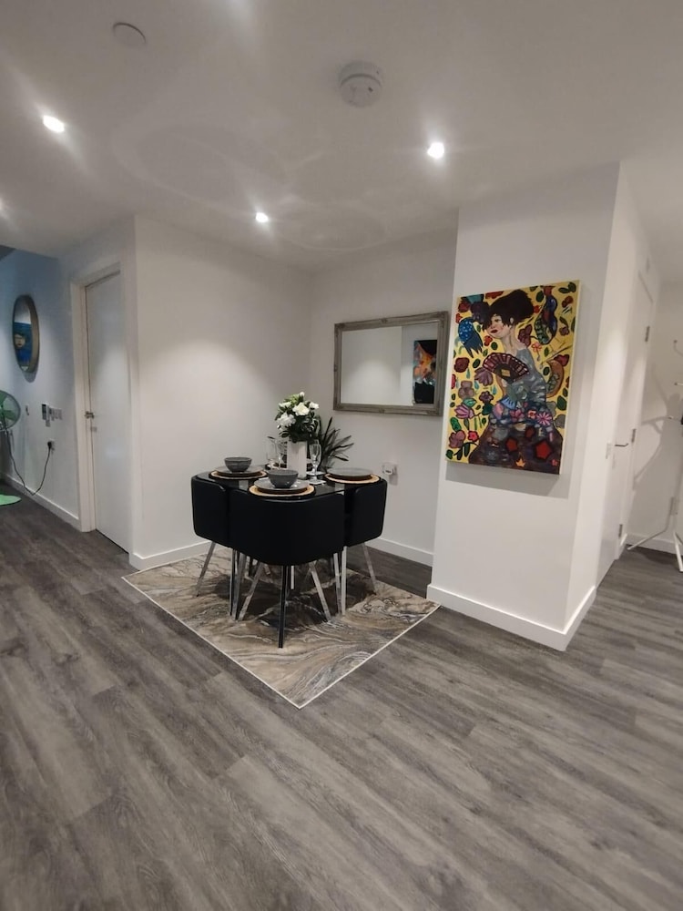 Immaculate 3-bed Apartment Homes in London
