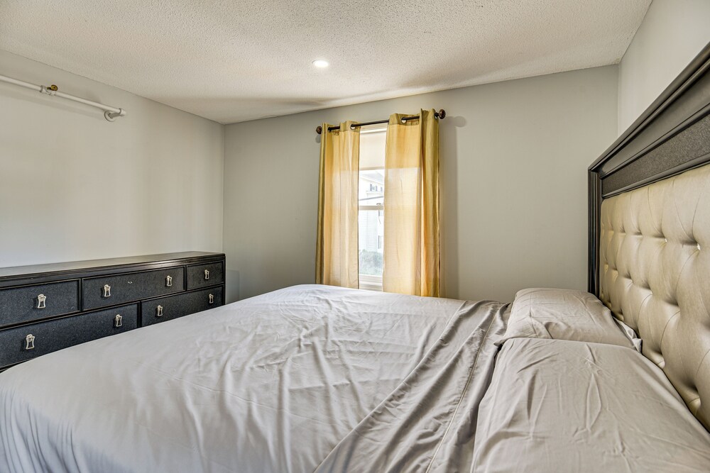 2 Mi to Waterfront: Walkable Fall River Apartment!