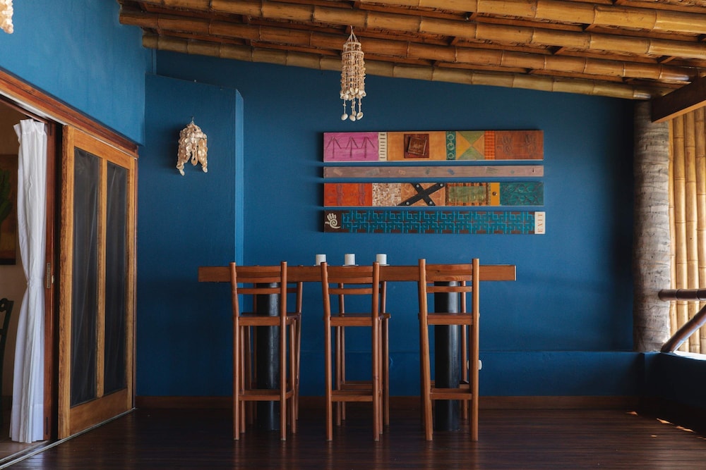 w Stylish 5BR House in Mancora