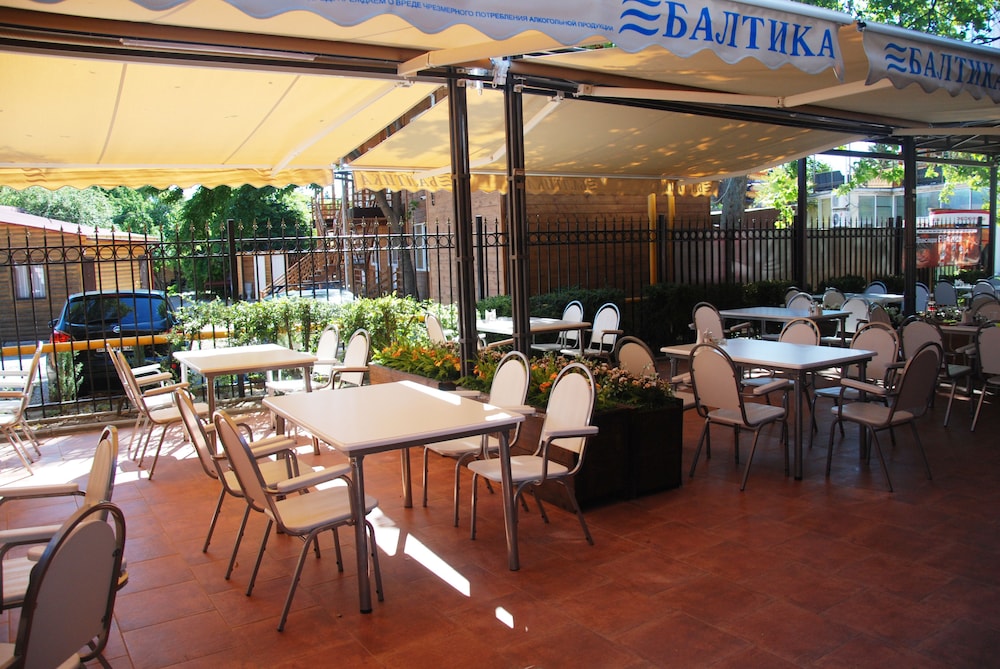 Peak Season Hotel