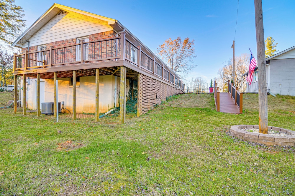 2 Mi to Lake Cumberland Access: Home w/ Grill