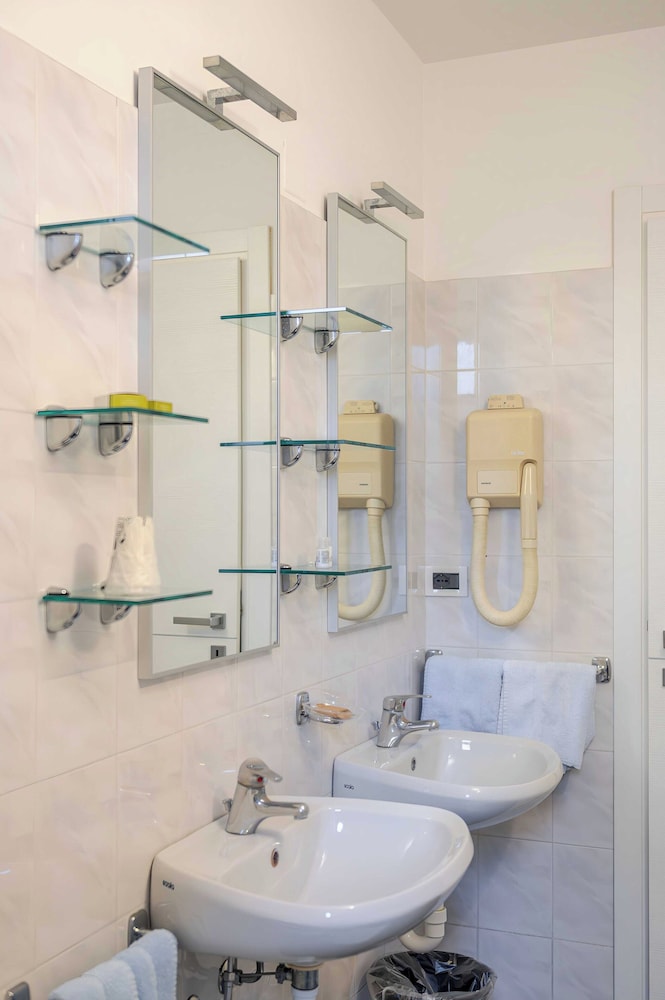 Hotel 3 Comfort and Serenity Heart of Ventimiglia photo 4