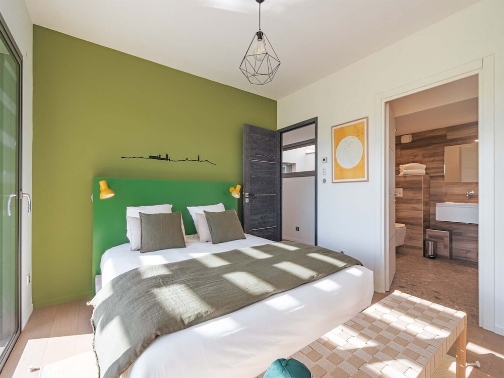 Villa 4 Bedrooms 8 PAX