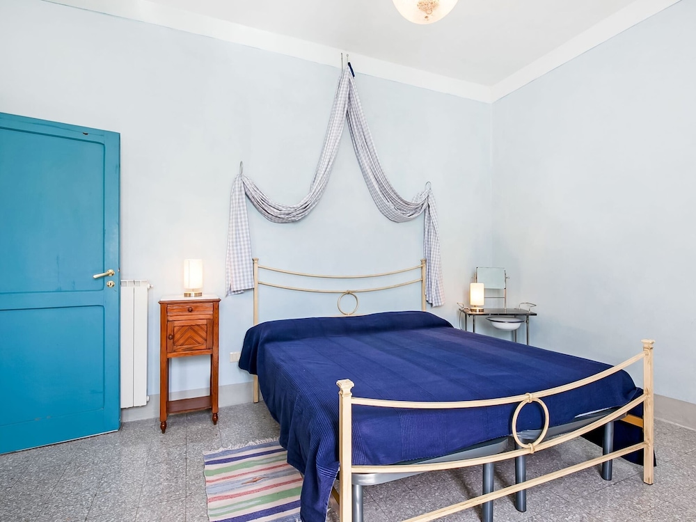 A Spacious Retreat for Ten view 3