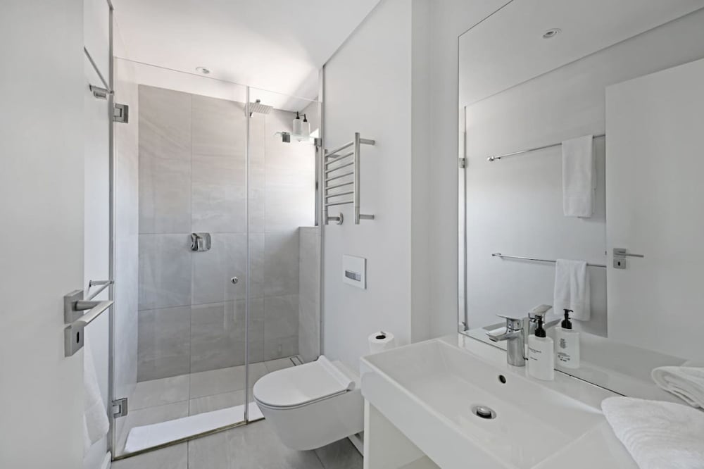 Quiet 2-bed Green Point Retreat Rooftop Pool BBQ