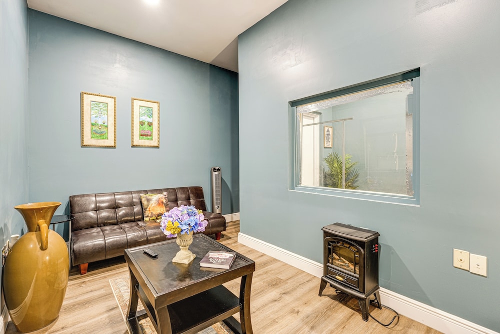 Peaceful Weekend Rendezvous! Odessa Apartment