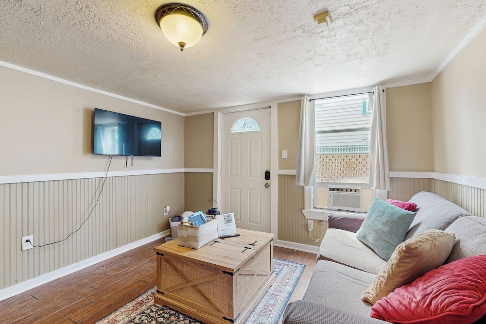 1BR Cozy Dog-friendly Home w/ Kitchenette & Patio