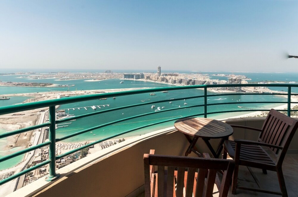 Marina Crown Tower